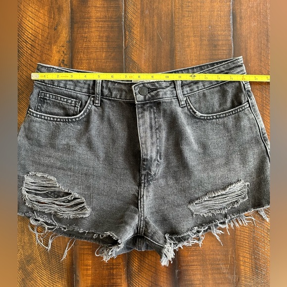 Black Distressed High Waisted Jeans Denim Shorts Forever 21 Size 30 - Picture 8 of 11
